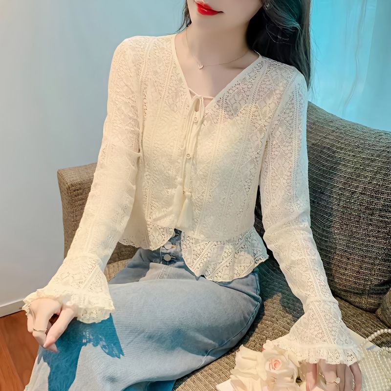 春季新款女洋氣v領鈎花鏤空長袖蕾絲防曬小衫+吊帶上衣寬鬆打底衫