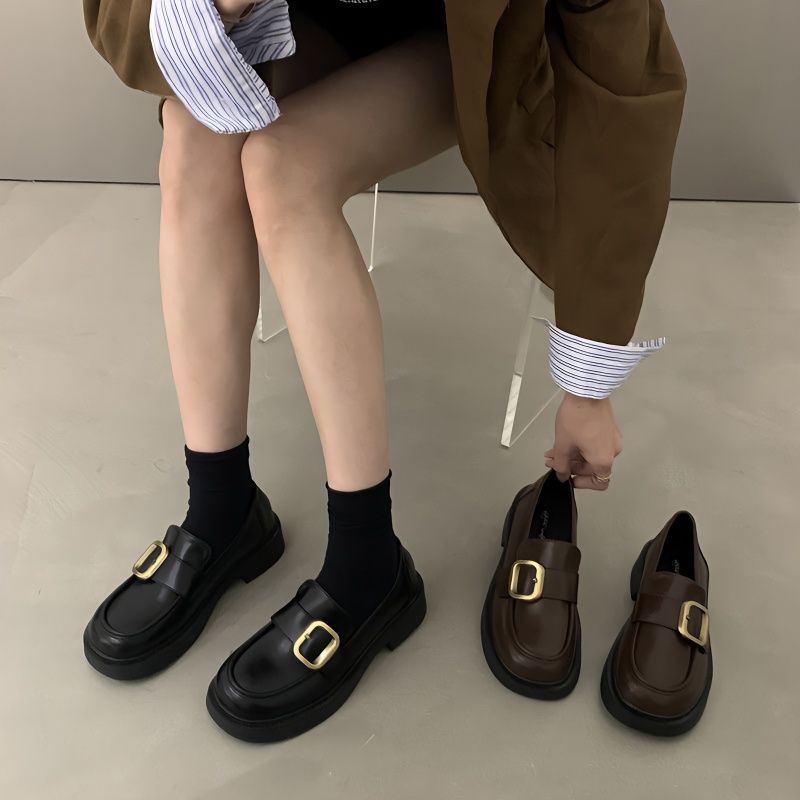 英倫風黑色春季小皮鞋女2023年新款百搭一腳蹬金屬扣粗跟樂福單鞋