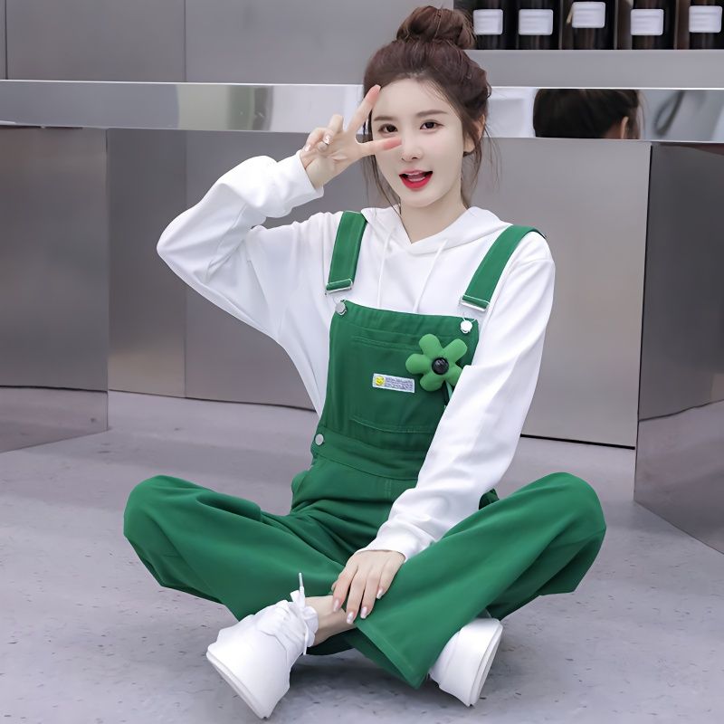 韓版新款綠色花朵裝飾減齡牛仔背帶褲寬鬆百搭白色連帽衛衣套裝女