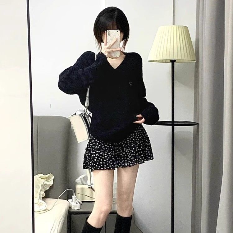 法式黑色v領長袖針織衫女秋冬季慵懶風寬鬆低領內搭打底毛衣上衣