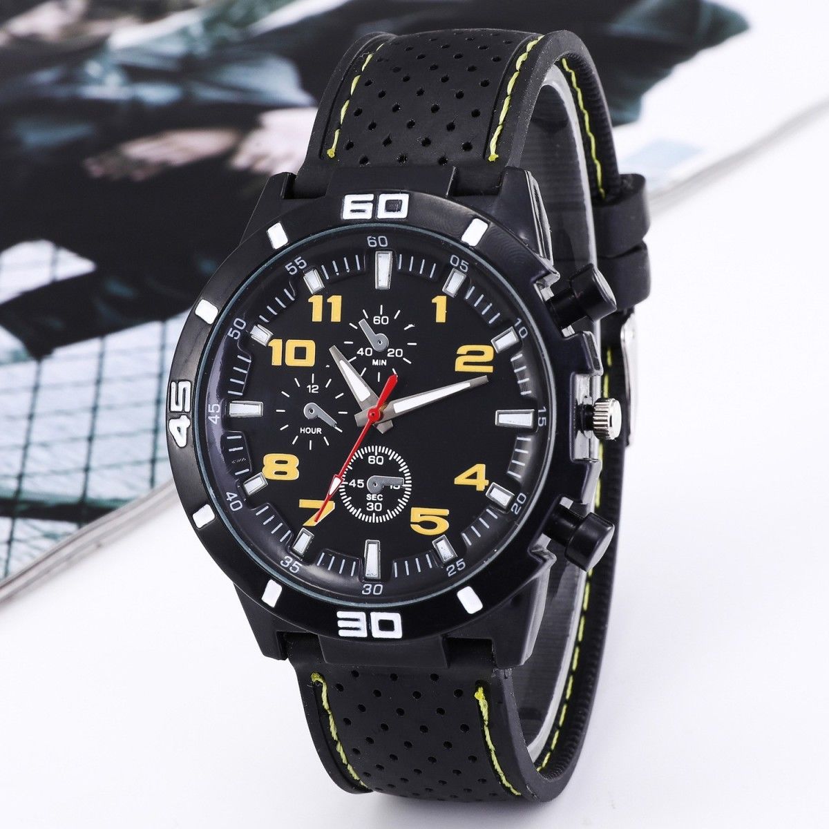 Men's Analog Quartz Watch With Stitched Design Fashionable Style_voghion.com