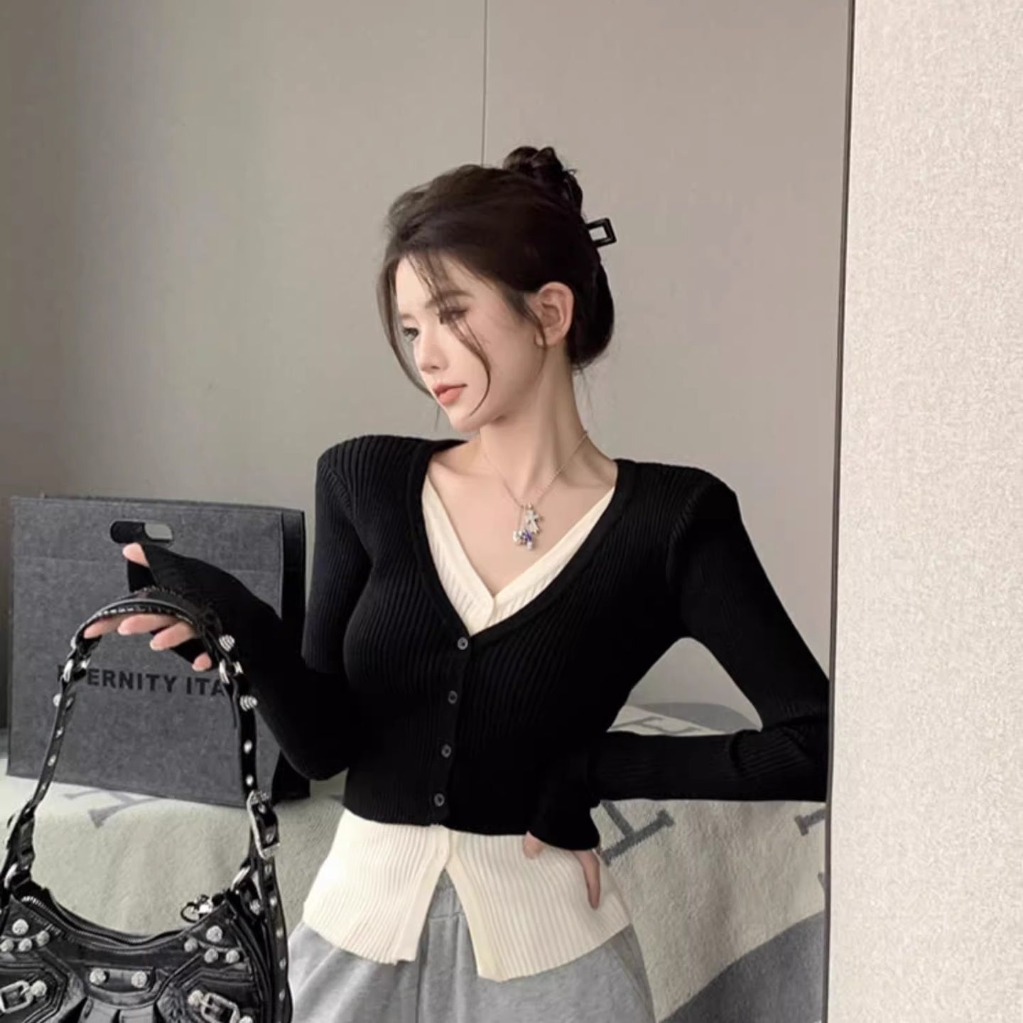 2023假兩件拼接針織開衫女裝秋冬V領設計感小眾修身顯瘦打底上衣