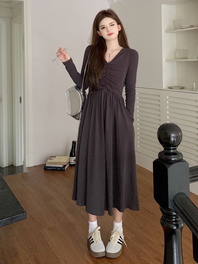 大碼赫本風連衣裙子秋冬季穿搭高級感高端精緻氣質顯瘦法式小黑裙
