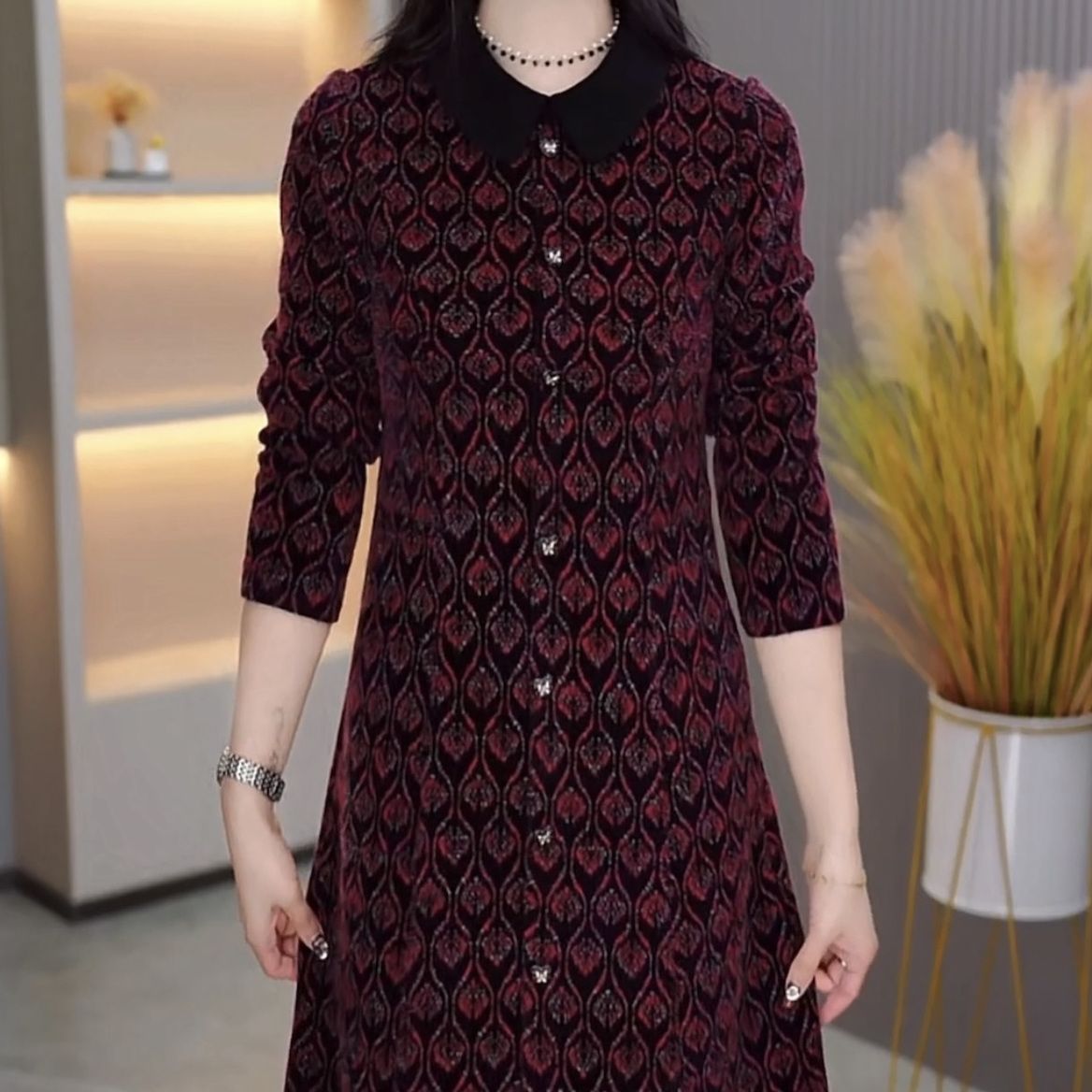 加厚貴妃絨連衣裙高級輕奢2023新款冬季女裝高檔媽媽國風婚宴裙子