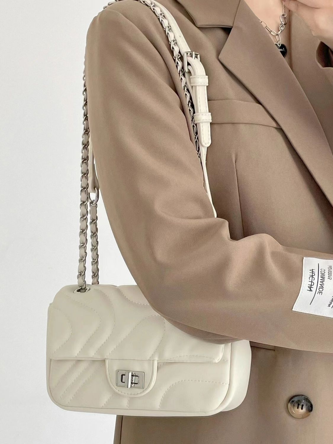 今年流行包包新款小香风绣线链条包精致锁扣百搭单肩斜挎小包