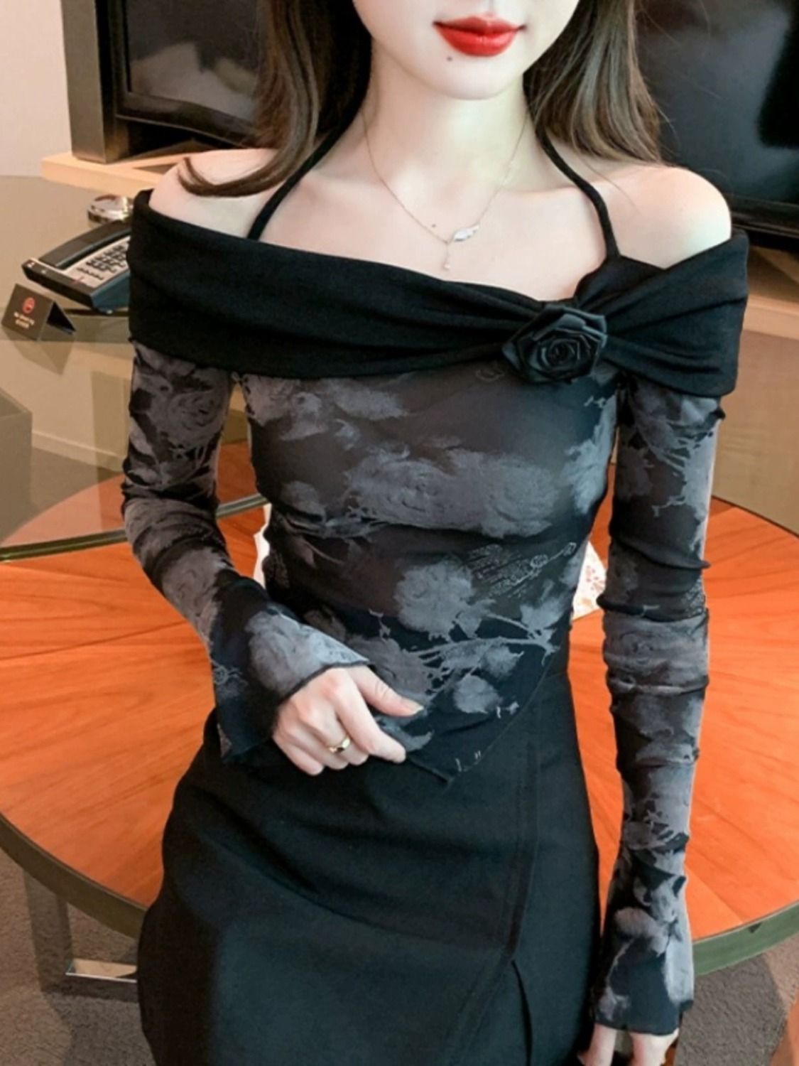 甜酷辣妹掛脖一字領長袖t恤女秋裝新款設計感扎染網紗別致上衣服