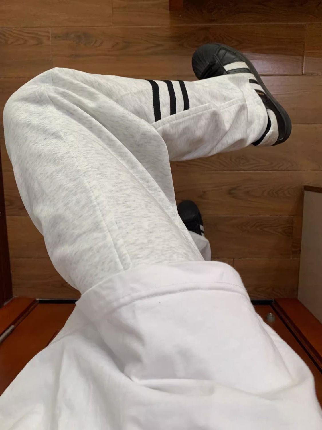 Three-stripe American style sweatpants for women, spring and autumn style, floral gray high street vibe loose straight-leg couple style casual wide-leg pants