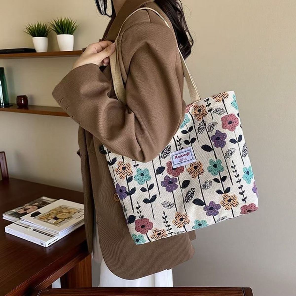 Canvas Tote Bag Large Capacity Shoulder Bag For Women Commuter_voghion.com