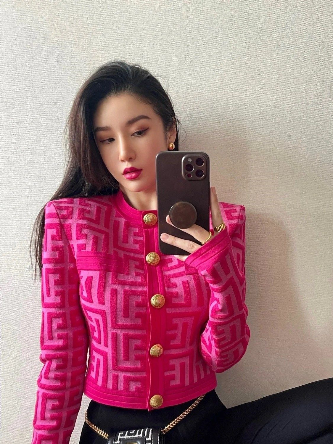 针织开衫外套女法式小众上衣气质韩系温柔穿搭字母洋气玫粉色毛衣