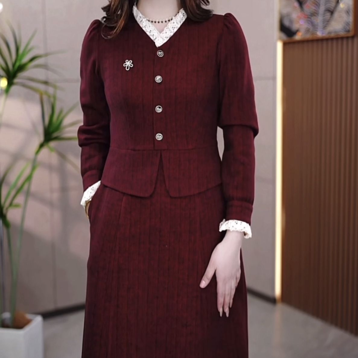 迪亞絨精紡連衣裙2024新款女裝春季加厚氣質顯瘦蕾絲假兩件套裙子