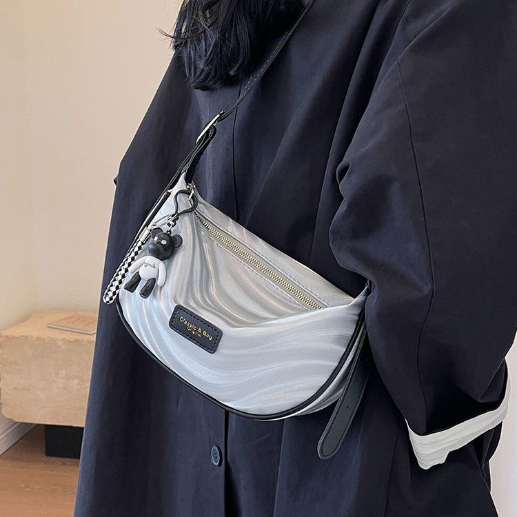 High-end texture niche bag women's bag 2023 new versatile ins crossbody bag fashionable shoulder dumpling bag