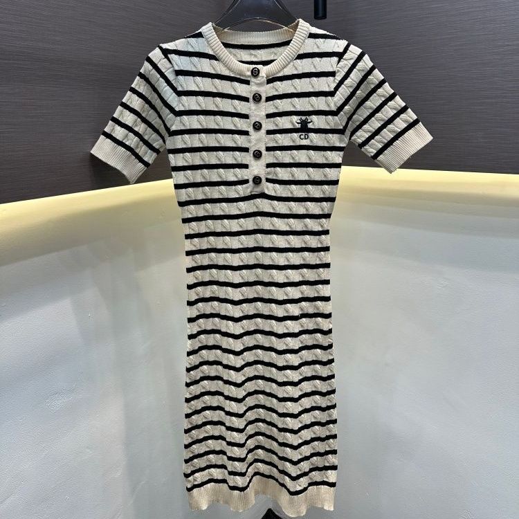 2026 Spring/Summer New Striped Turn-Down Collar Knit Short-Sleeve Dress, Simple And Versatile Dress_voghion.com