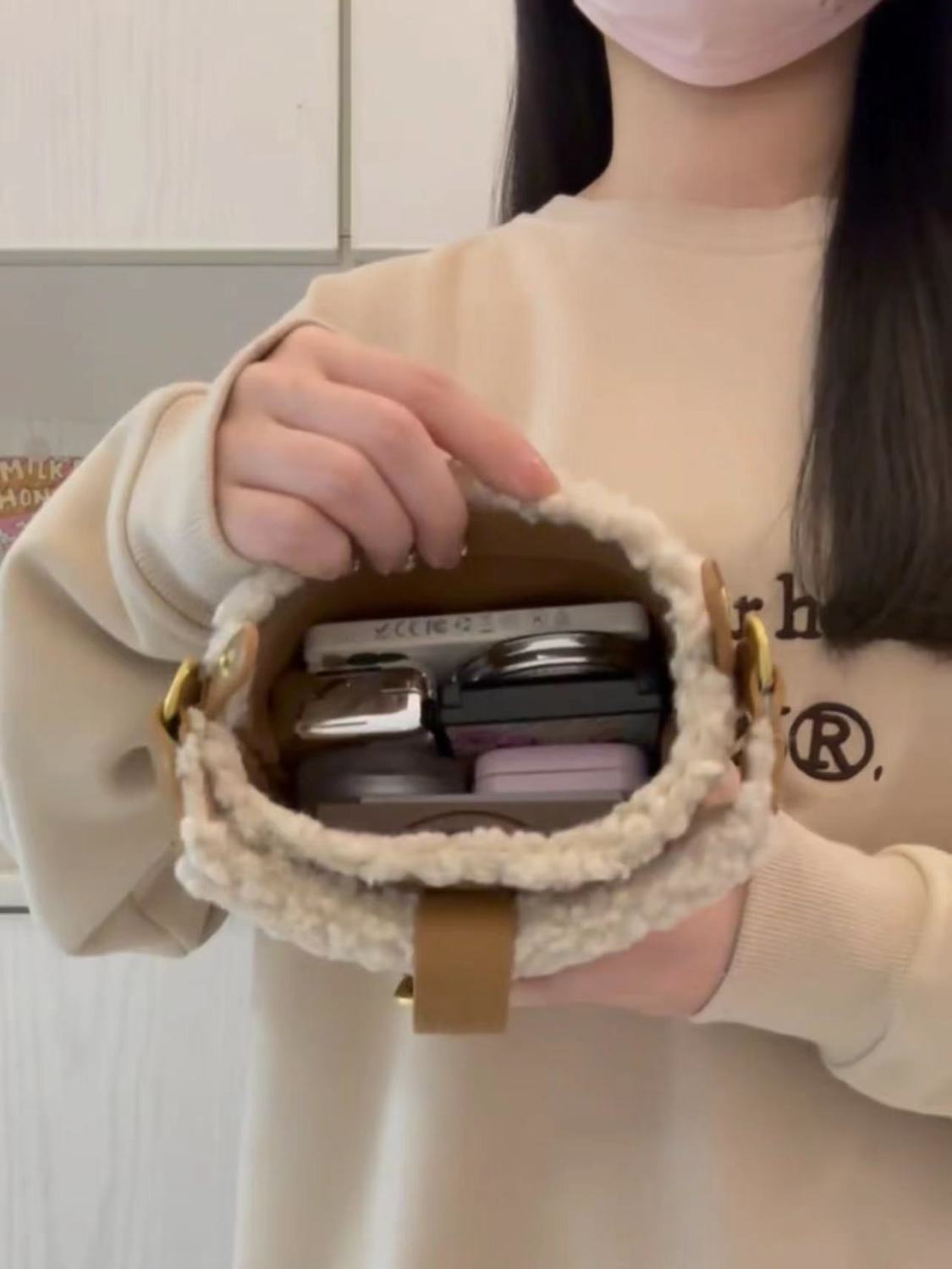 鹿皮絨磨砂水桶托特包小眾復古大容量羊羔毛包包通勤手提斜跨包女