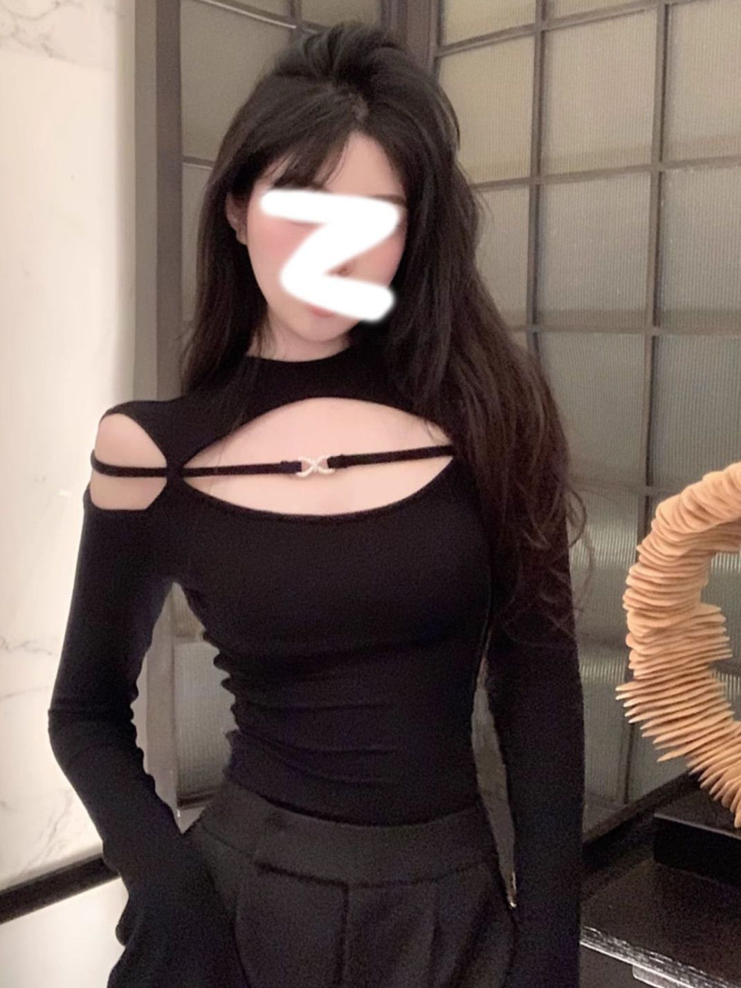 秋冬獨特别致甜辣妹緊身鏤空露肩長袖設計感小眾打底衫女