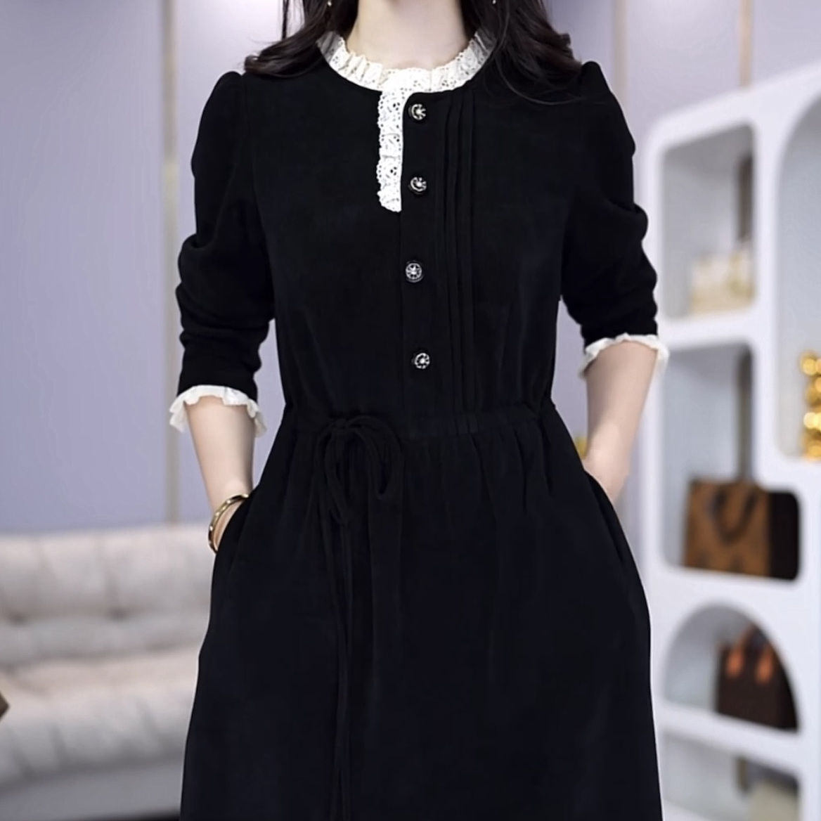 時尚法蘭絨連衣裙2023新款女秋冬洋氣法式赫本風顯瘦蕾絲拼接裙子