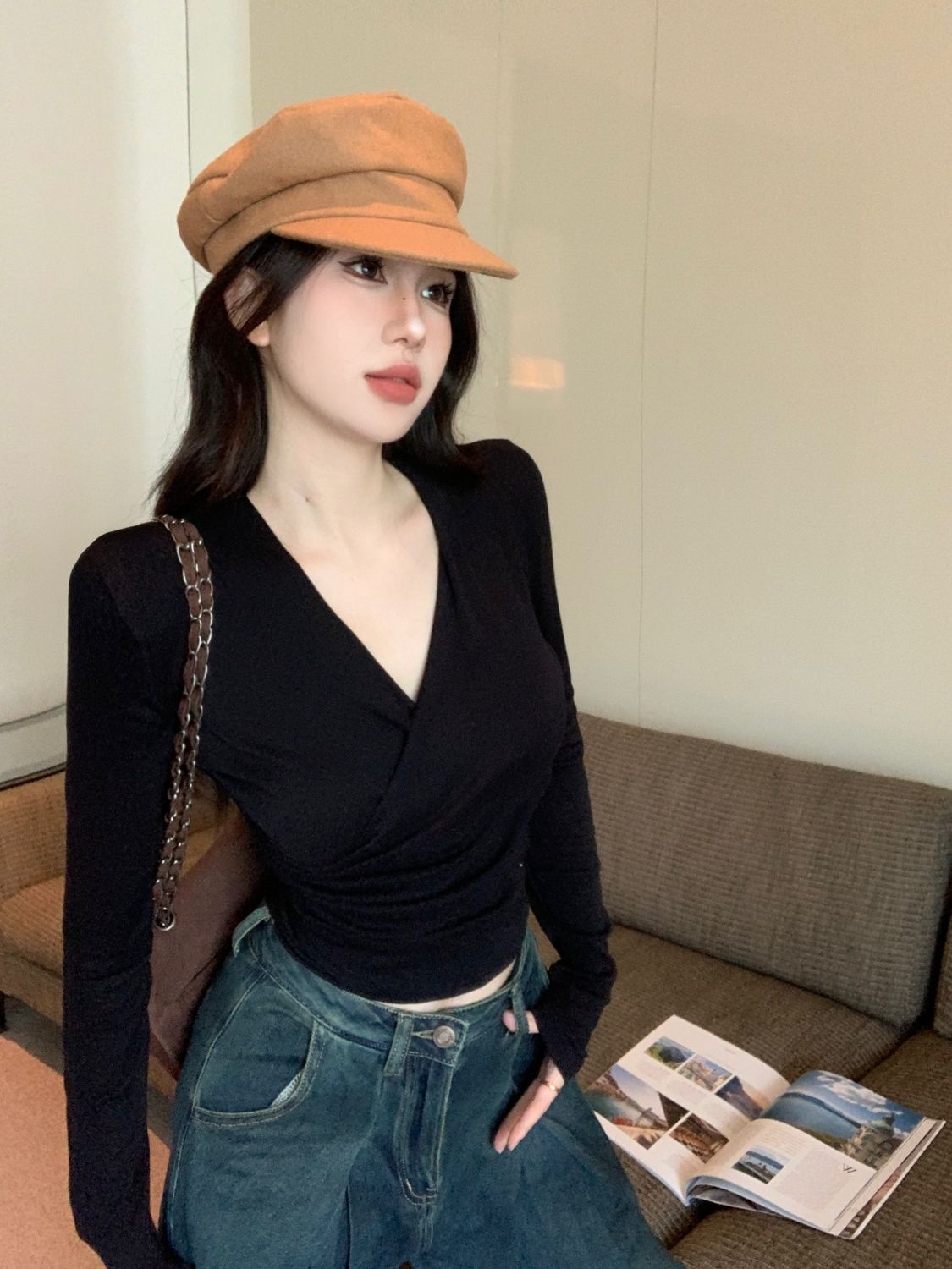 設計感純色氣質V領長袖T恤女秋季褶皺修身顯瘦純欲打底衫短款上衣