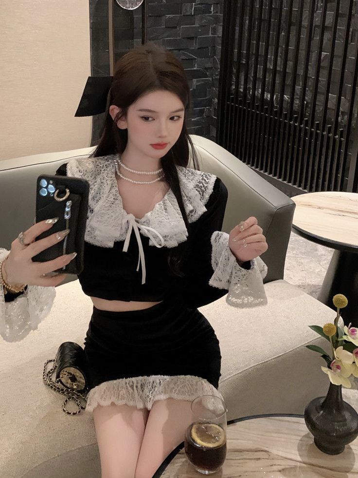 法式氣質套裝蕾絲拼接短款絲絨上衣女裝秋季包臀半身裙黑色兩件套