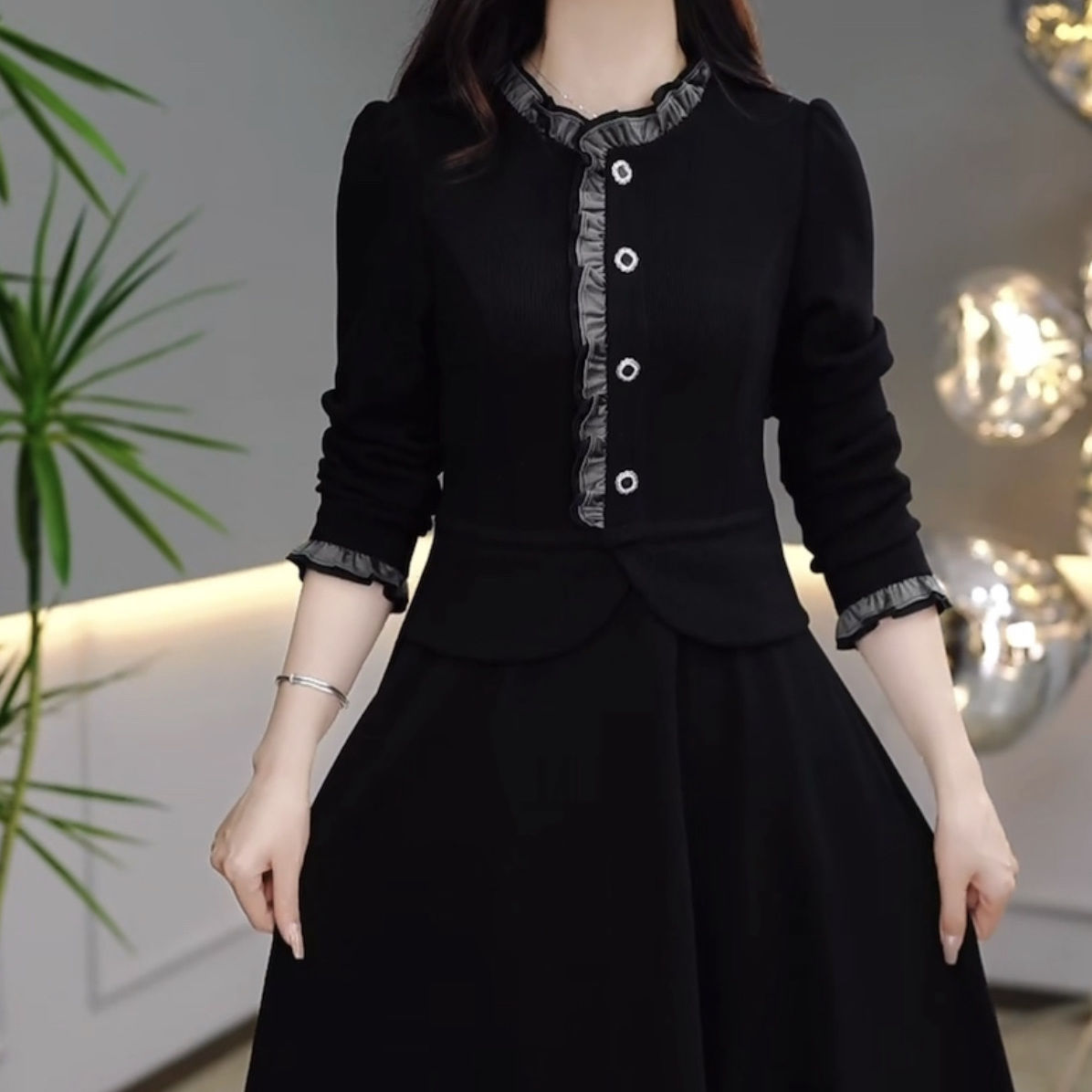 雪尼爾絨連衣裙2023秋冬新款女裝木耳花邊領時尚連衣裙洋氣小黑裙