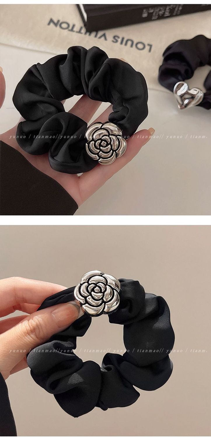 Schwarzes Kamelien-haargummi Mit Schleife Exquisites Leder-scrunchie_voghion.com