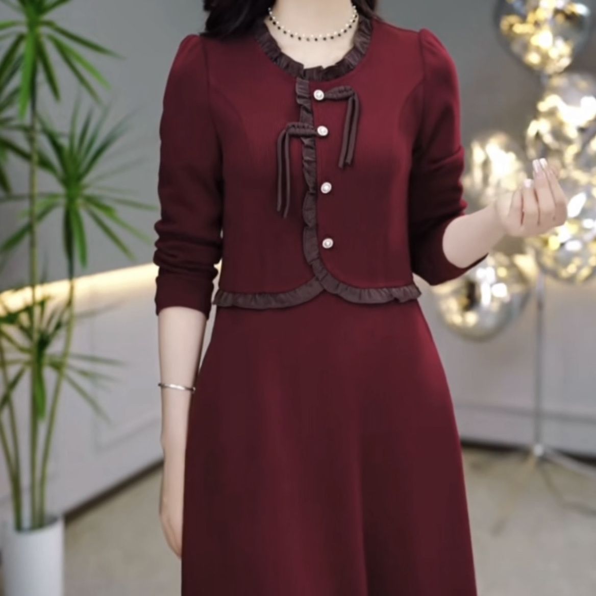 精紡雪尼爾連衣裙高級輕奢2023新款秋冬款女裝洋氣加厚木耳邊裙子