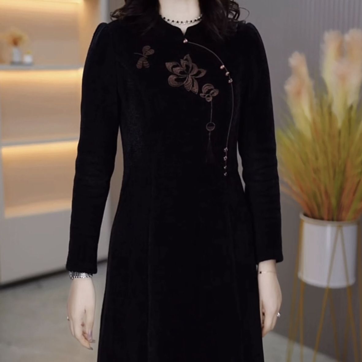 加厚國風高檔貴妃絨改良版旗袍連衣裙2023新款冬季女氣質繡花裙子