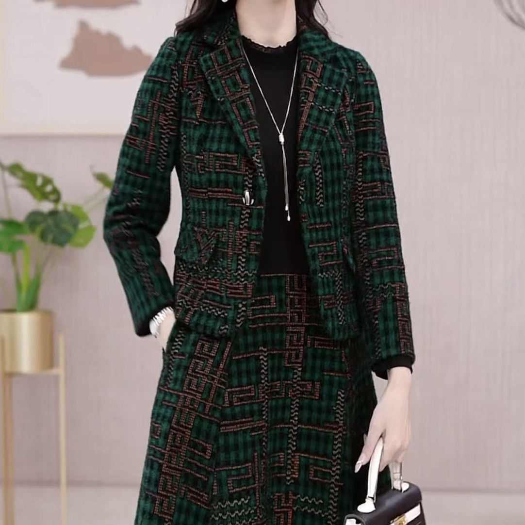 輕奢洋氣海島絨兩件套裝連衣裙2023新款女秋冬高檔短外套打底裙子