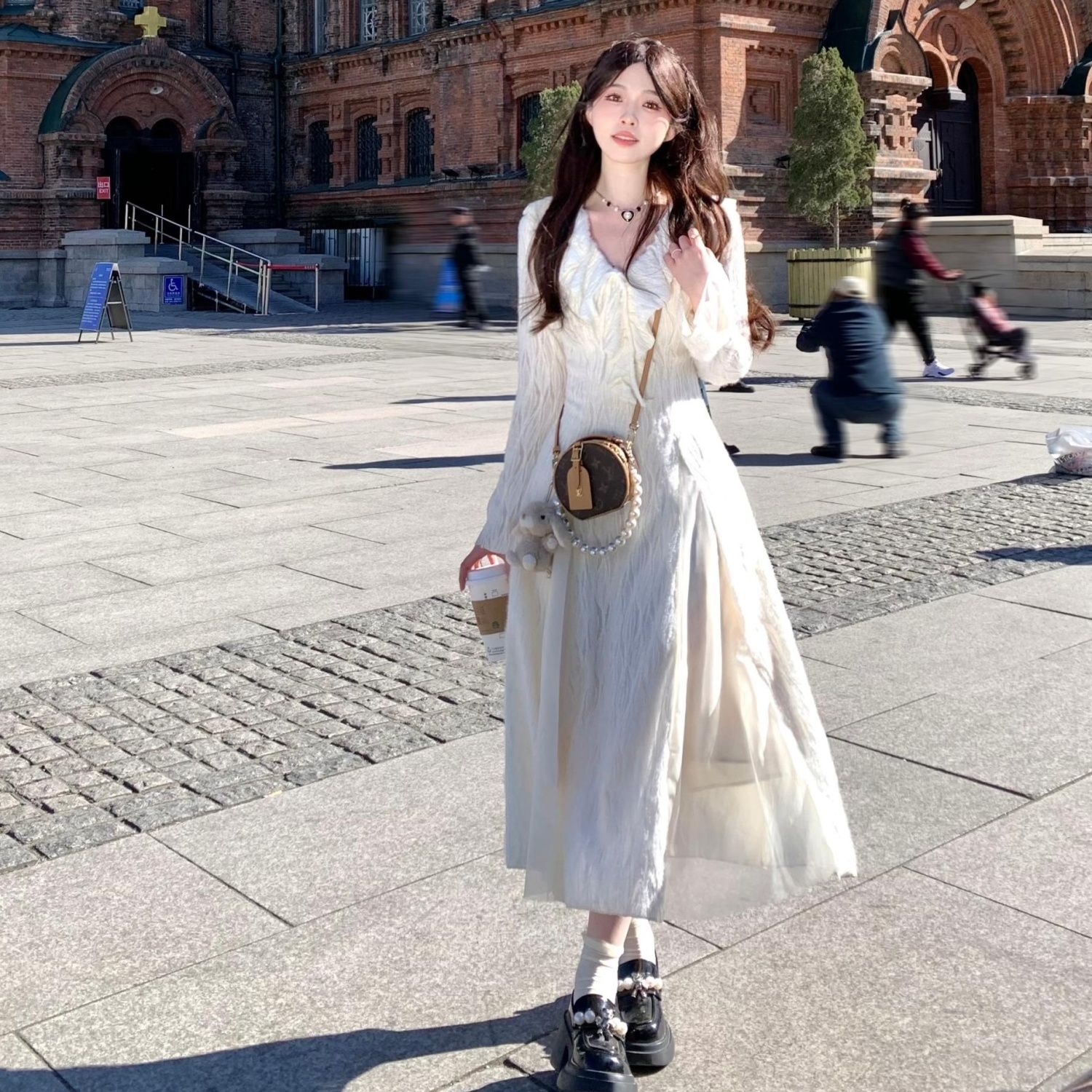 法式溫柔蕾絲連衣裙秋冬2023新款氣質顯瘦長款仙女打底配大衣裙子