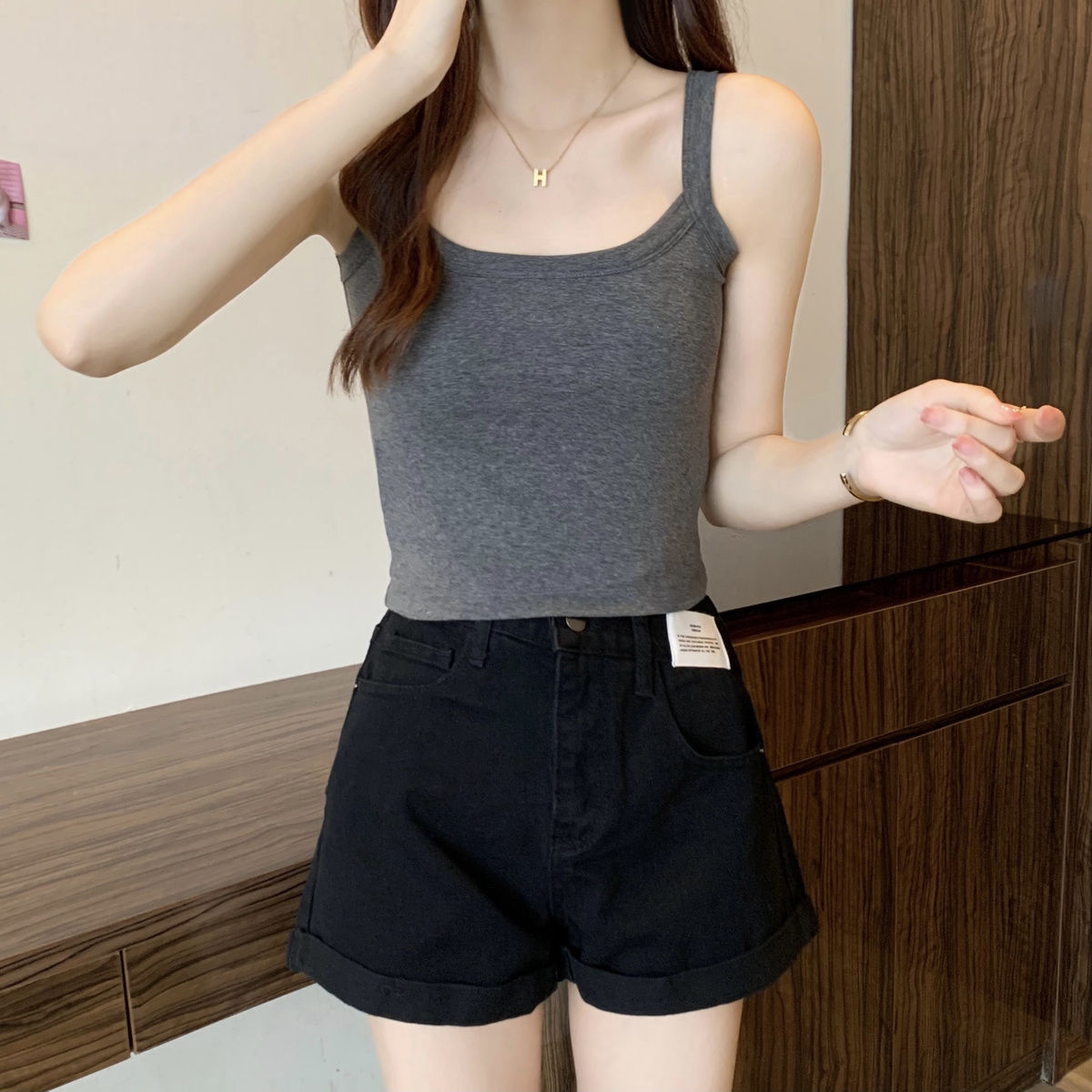 灰色吊帶背心女內搭時尚洋氣時髦短款夏季外穿純欲美背上衣