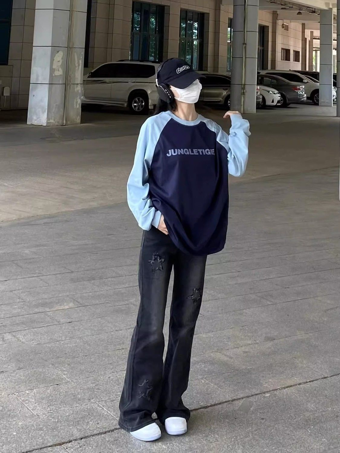 高街做舊水洗刺繡牛仔褲女2023年秋冬新款寬鬆高腰休閒微喇叭褲潮