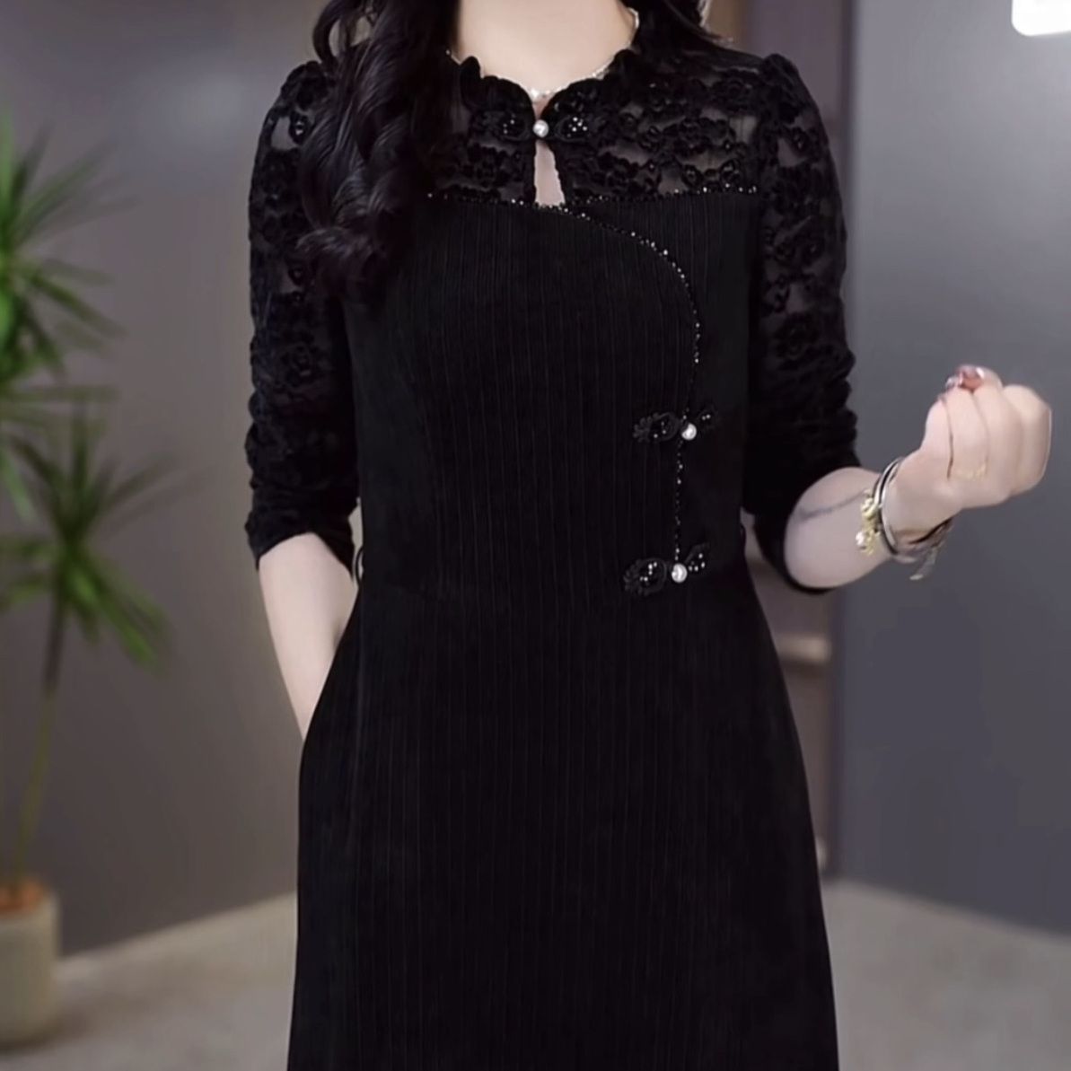 植絨蕾絲帛萊精紡連衣裙2023新款女裝秋冬洋氣輕奢改良版旗袍裙子