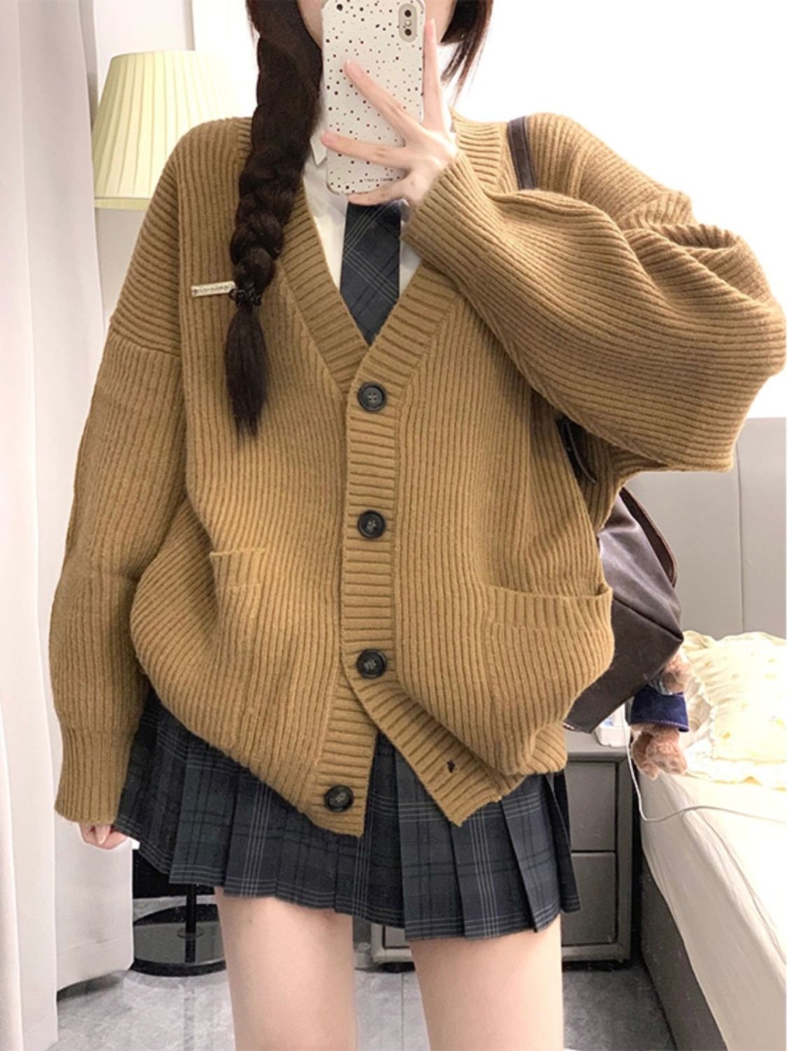 法式復古棕色V領針織開衫外套女秋冬學院風寬鬆毛衣慵懶上衣春秋