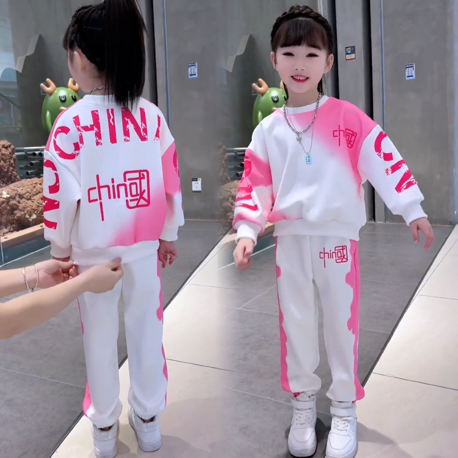 女童秋裝2023秋款洋氣中大兒童休閒運動中國衛衣姐弟裝漸變色套裝