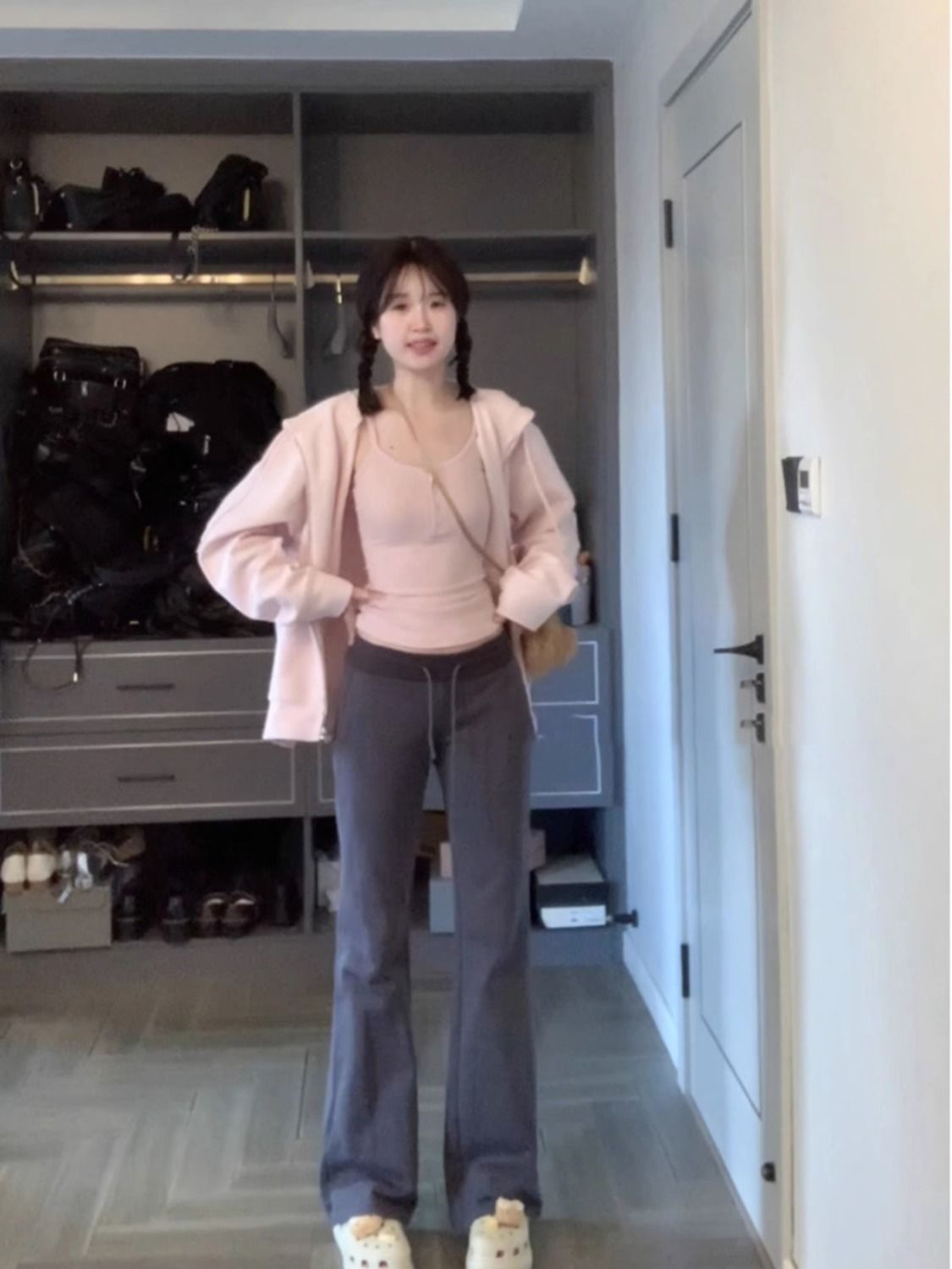 慵懶風高街灰色微喇叭褲女修身新款秋冬季低腰彈力休閒運動褲