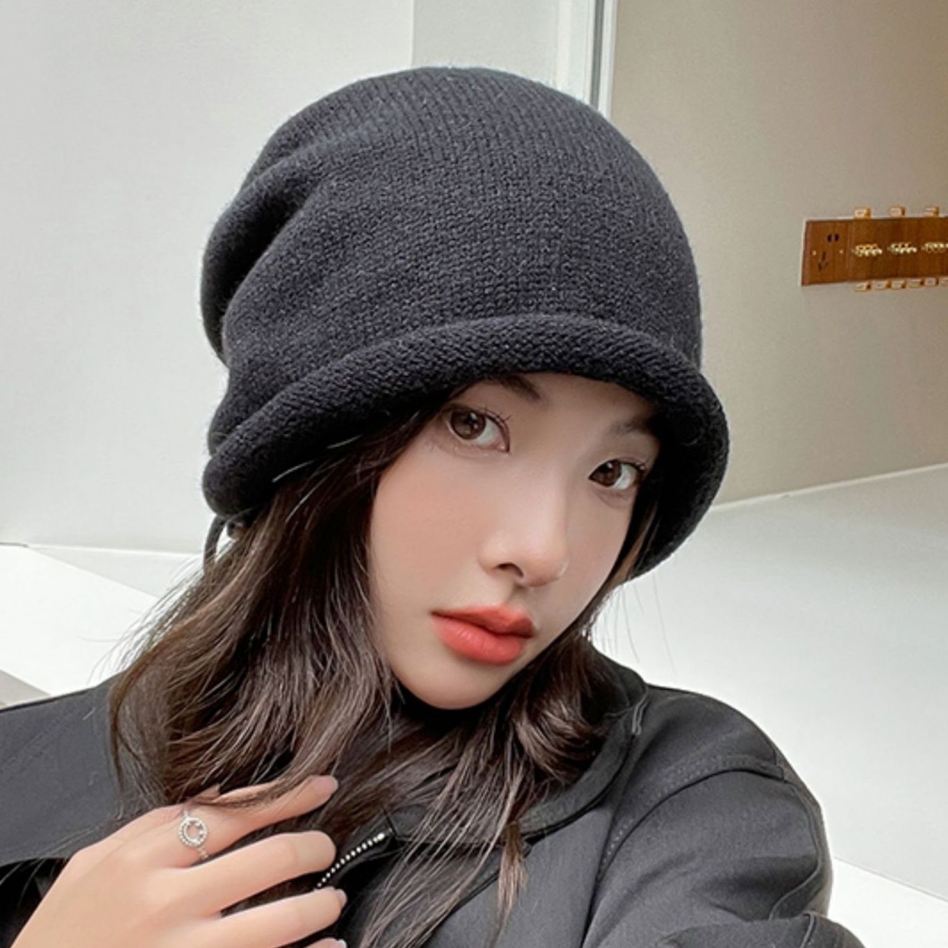 Drawstring pile hat for women, autumn and winter face-showing small cold hat, 2023 hot style warm knitted hat, Baotou woolen hat for men