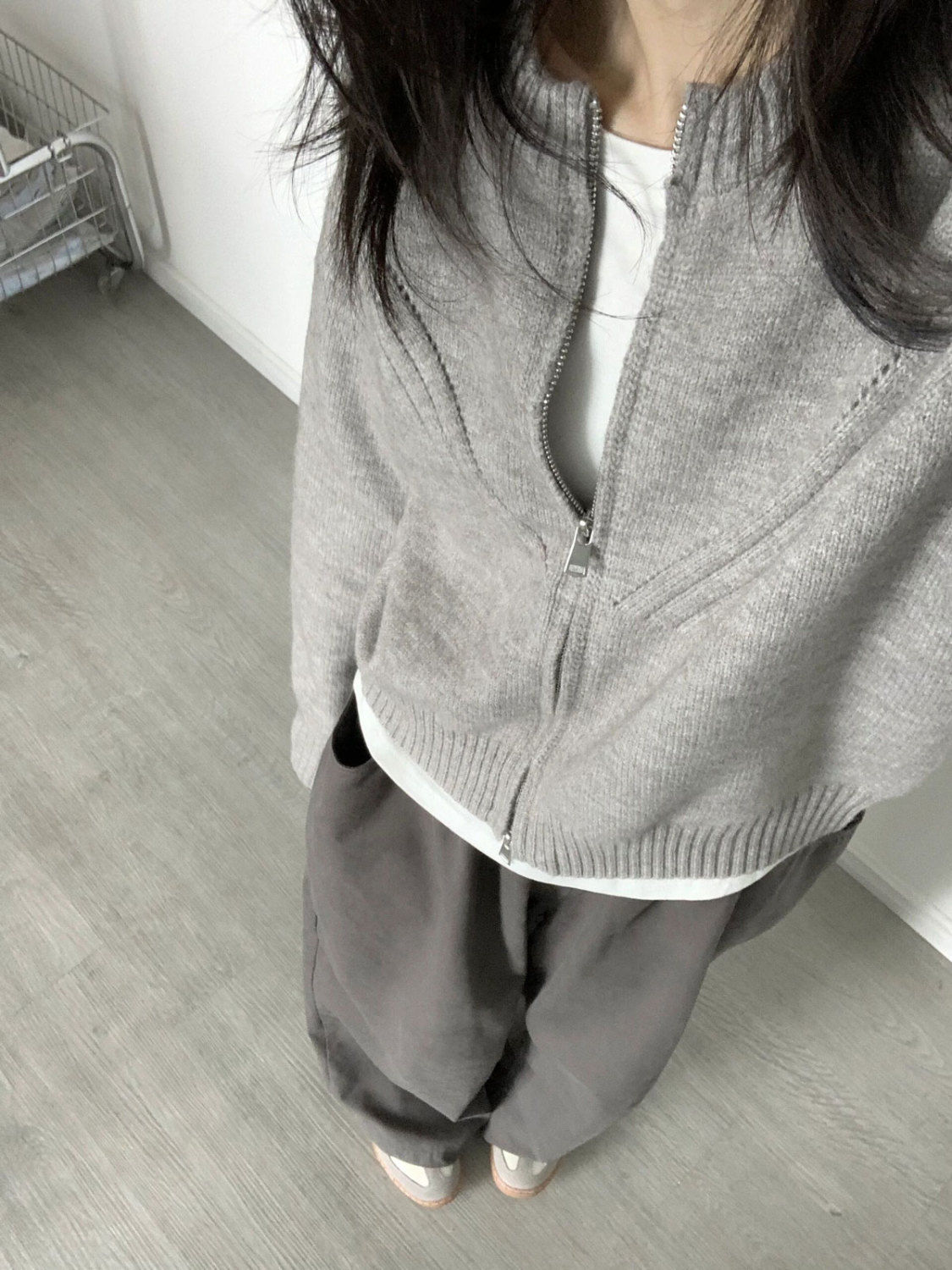 高級感灰色拉鏈毛衣外套女秋冬季慵懶風修身短款長袖針織開衫上衣