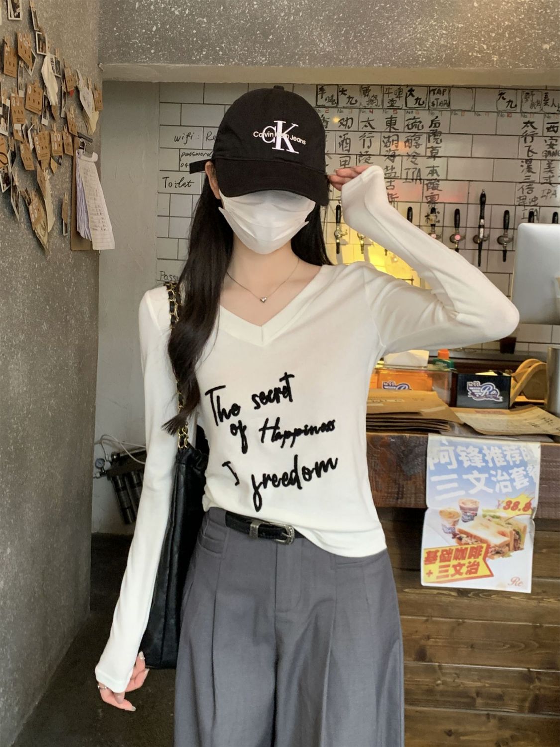 打底衫女秋冬2023年新款韓系穿搭時尚洋氣減齡字母刺繡v領長袖t恤