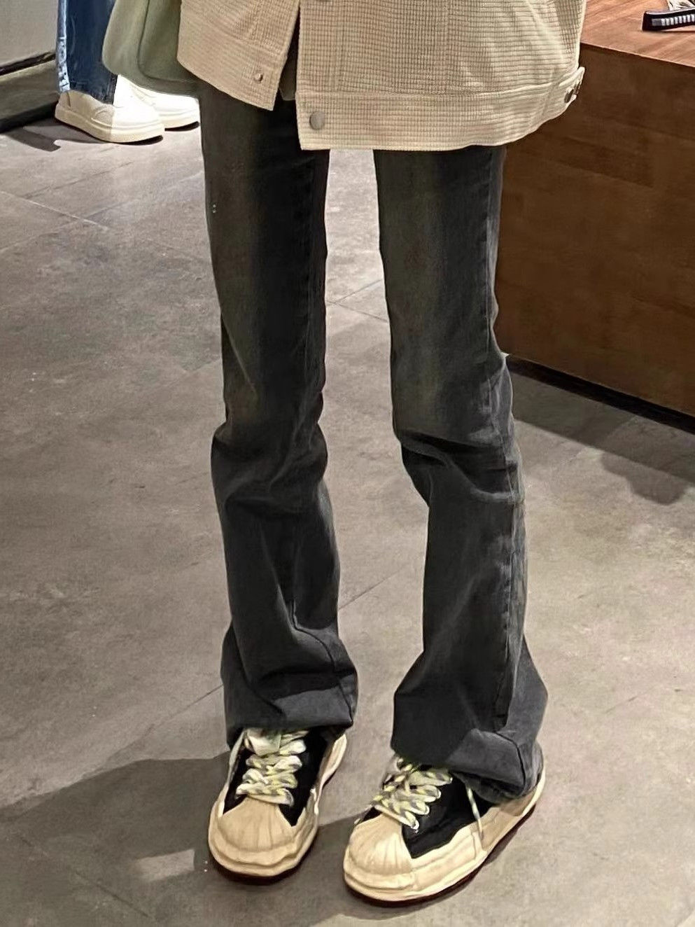 不貼腿微喇叭牛仔褲女秋季新款煙灰色高腰修身顯瘦百搭直筒褲子潮