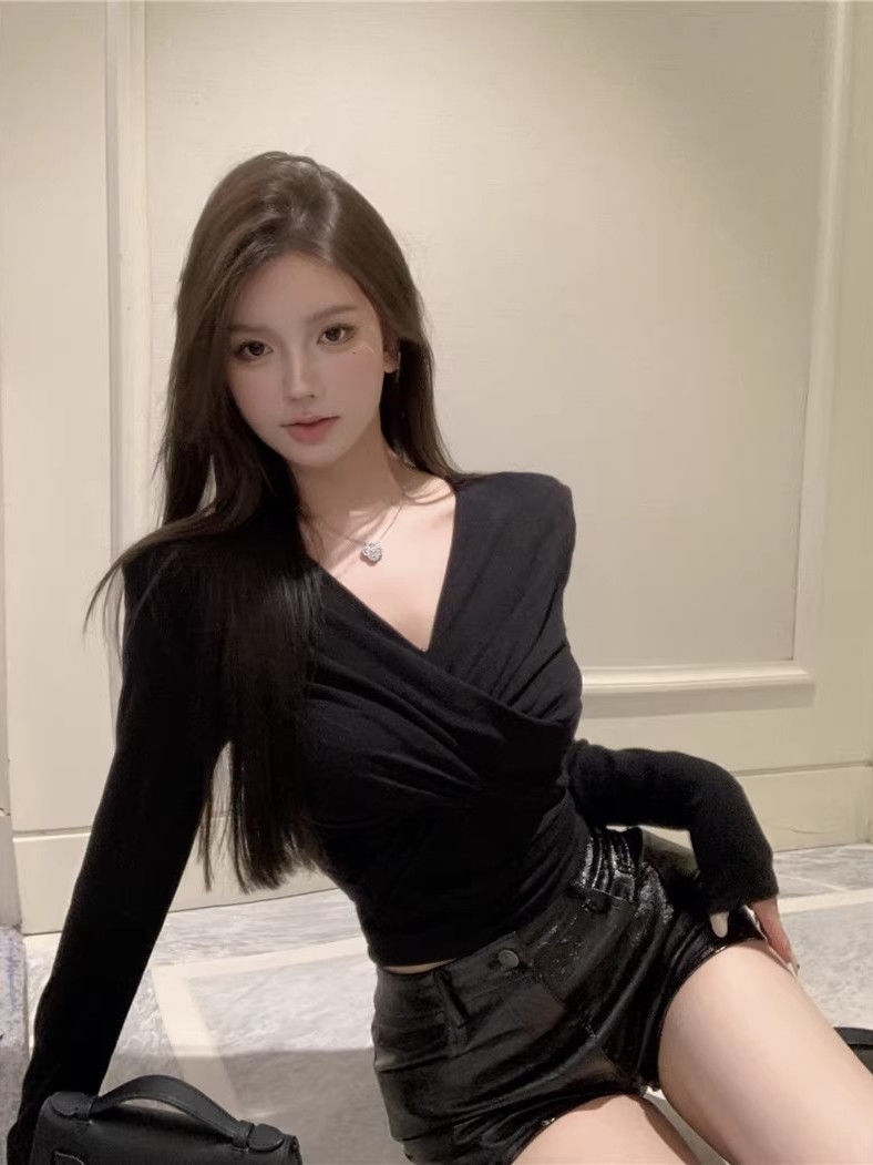 法式交叉v領長袖正肩T恤女裝春季溫柔氣質修身褶皺內搭打底衫上衣