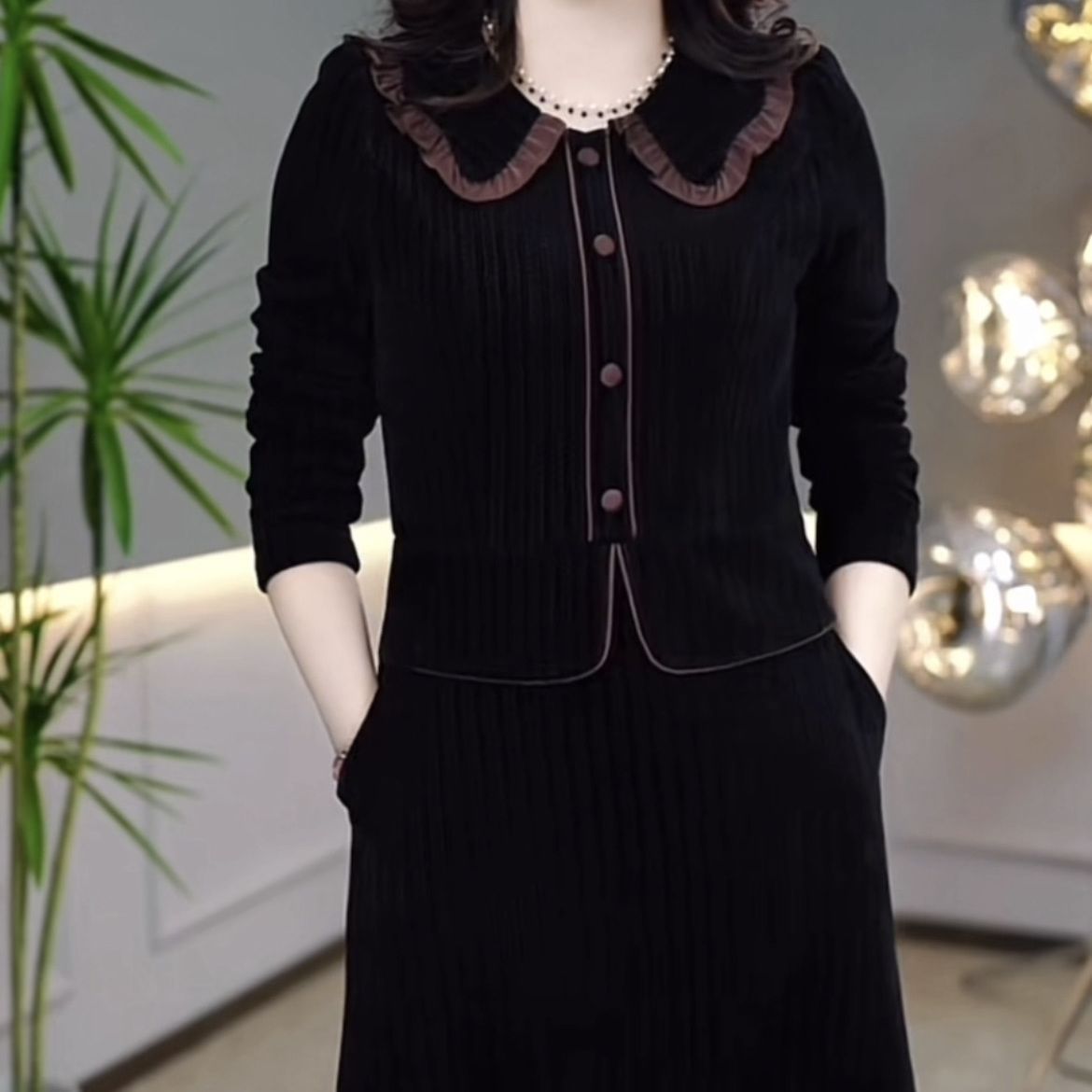 加厚雪尼爾絨連衣裙2023新款秋冬女裝氣質顯瘦時尚法式娃娃領裙子