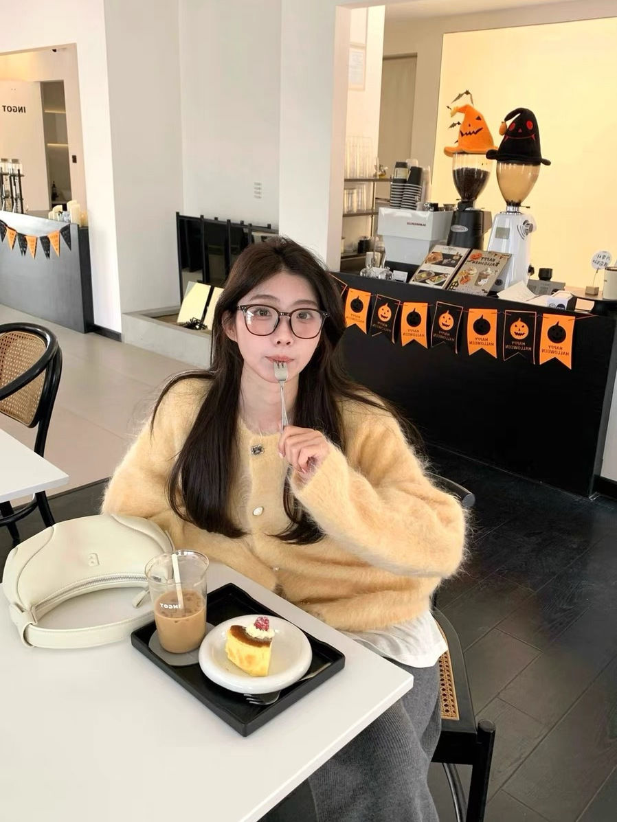 theWang 鵝黃色毛衣開衫外套女秋冬季2023年新款單排扣針織衫上衣