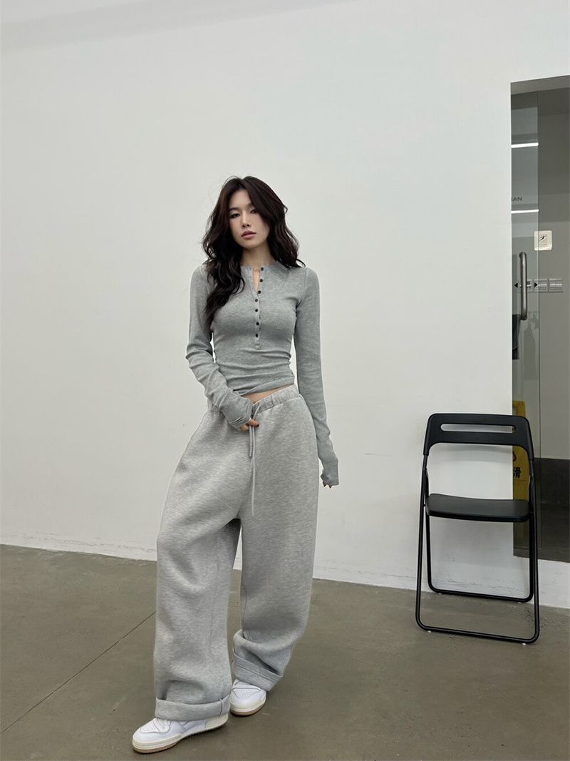 純欲風紐扣灰色長袖T恤女秋冬韓系短款打底衫修身顯瘦bm內搭上衣