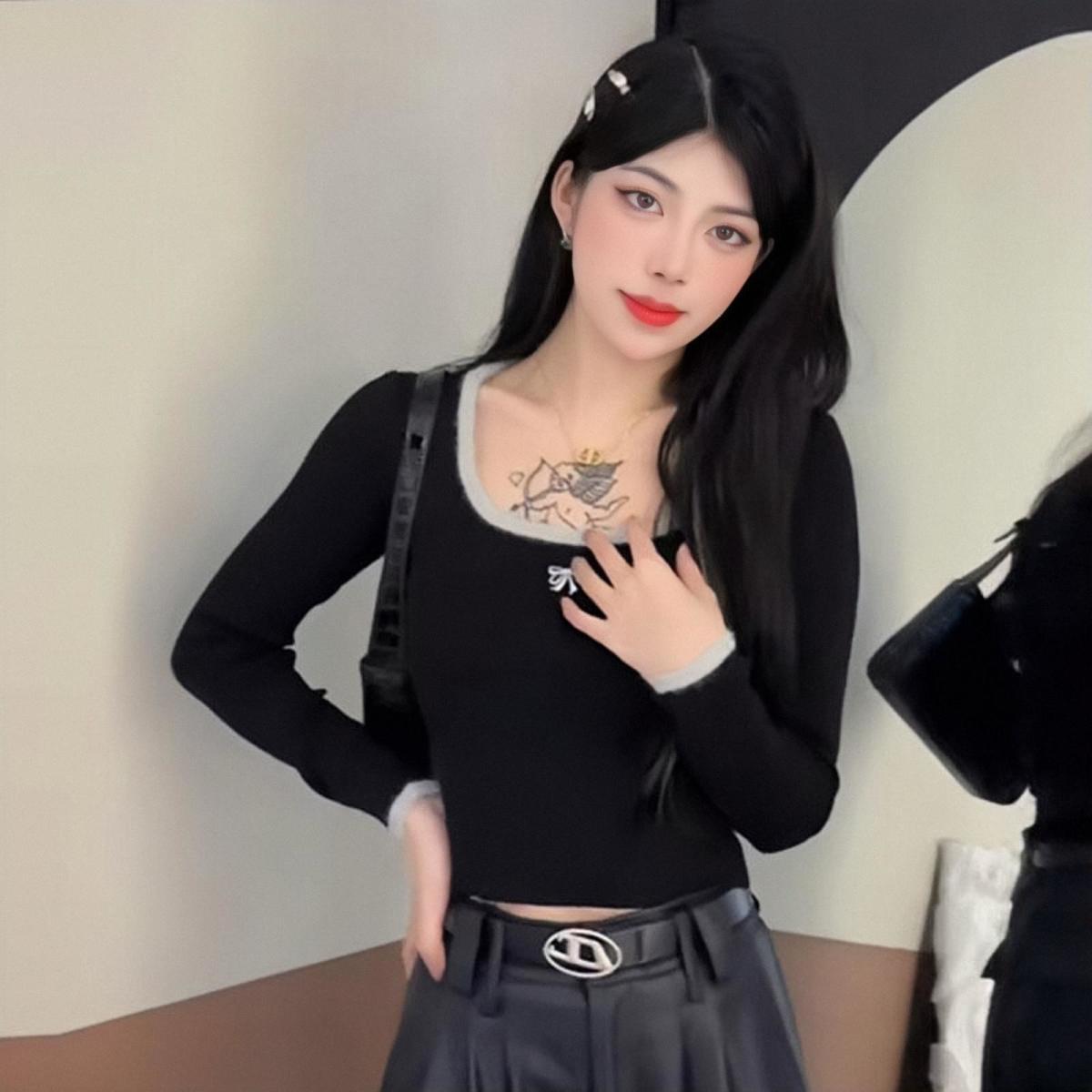 美拉德秋冬時髦時尚洋氣獨特别致短款方領鎖骨上衣打底衫女內搭