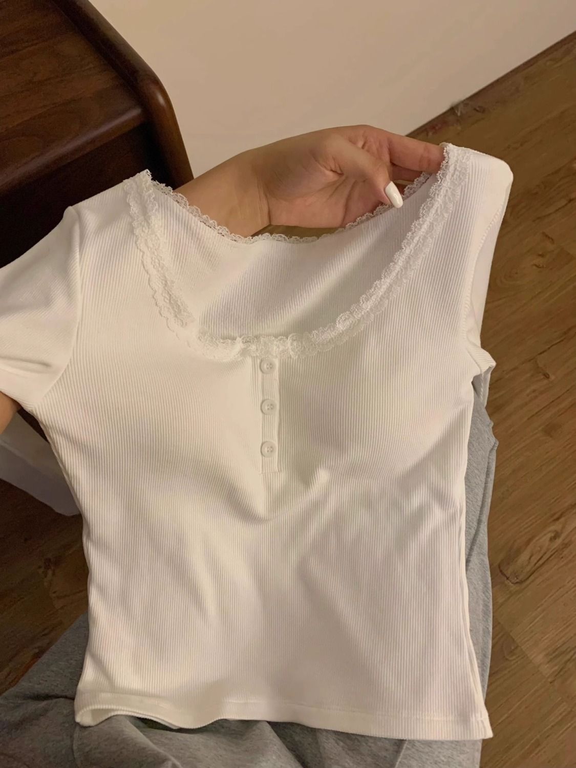 純欲辣妹白色蕾絲花邊內搭長袖打底衫女春秋冬收腰修身百搭上衣潮