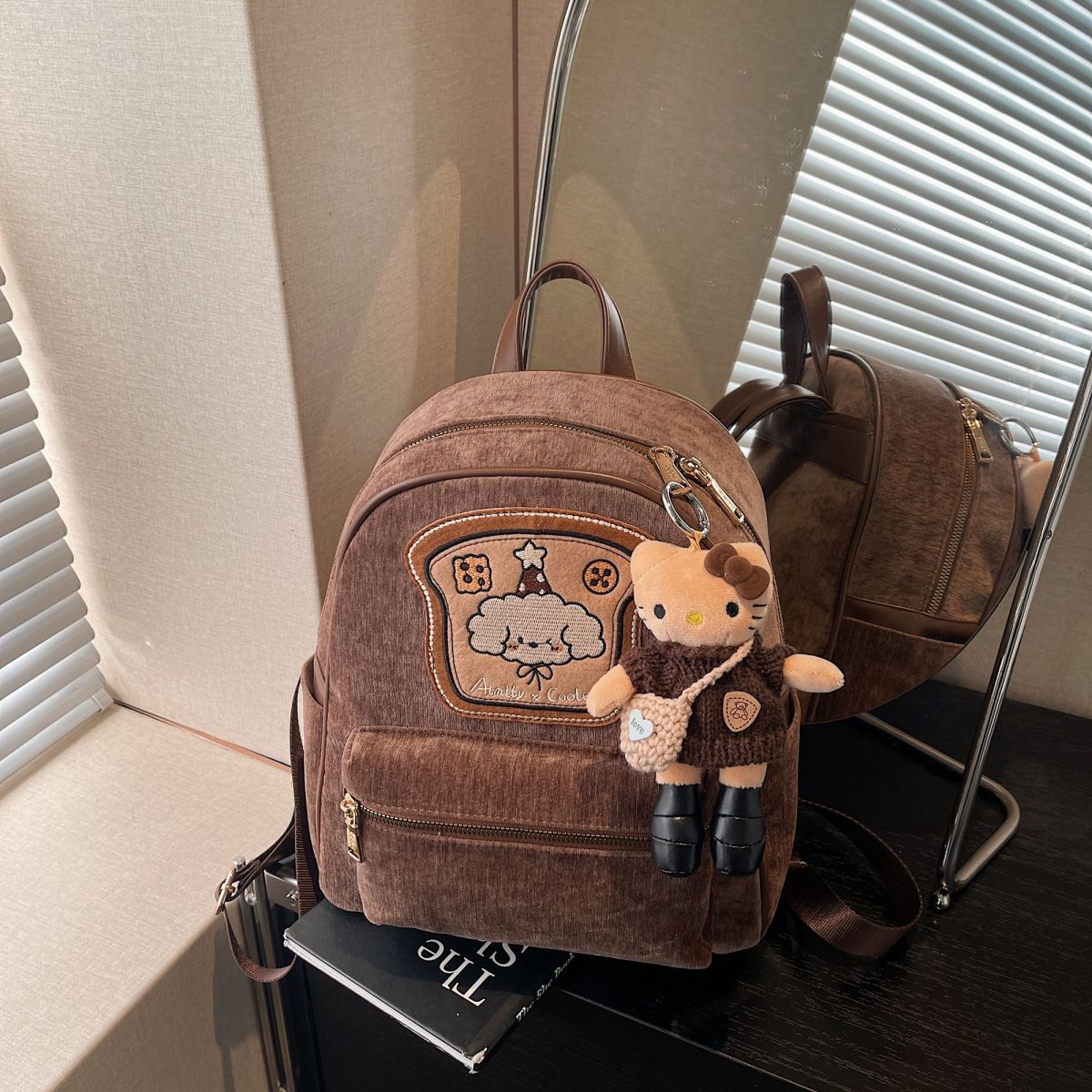 Amy Rabbit Women's Backpack Cute Retro Style Commuter Rucksack_voghion.com
