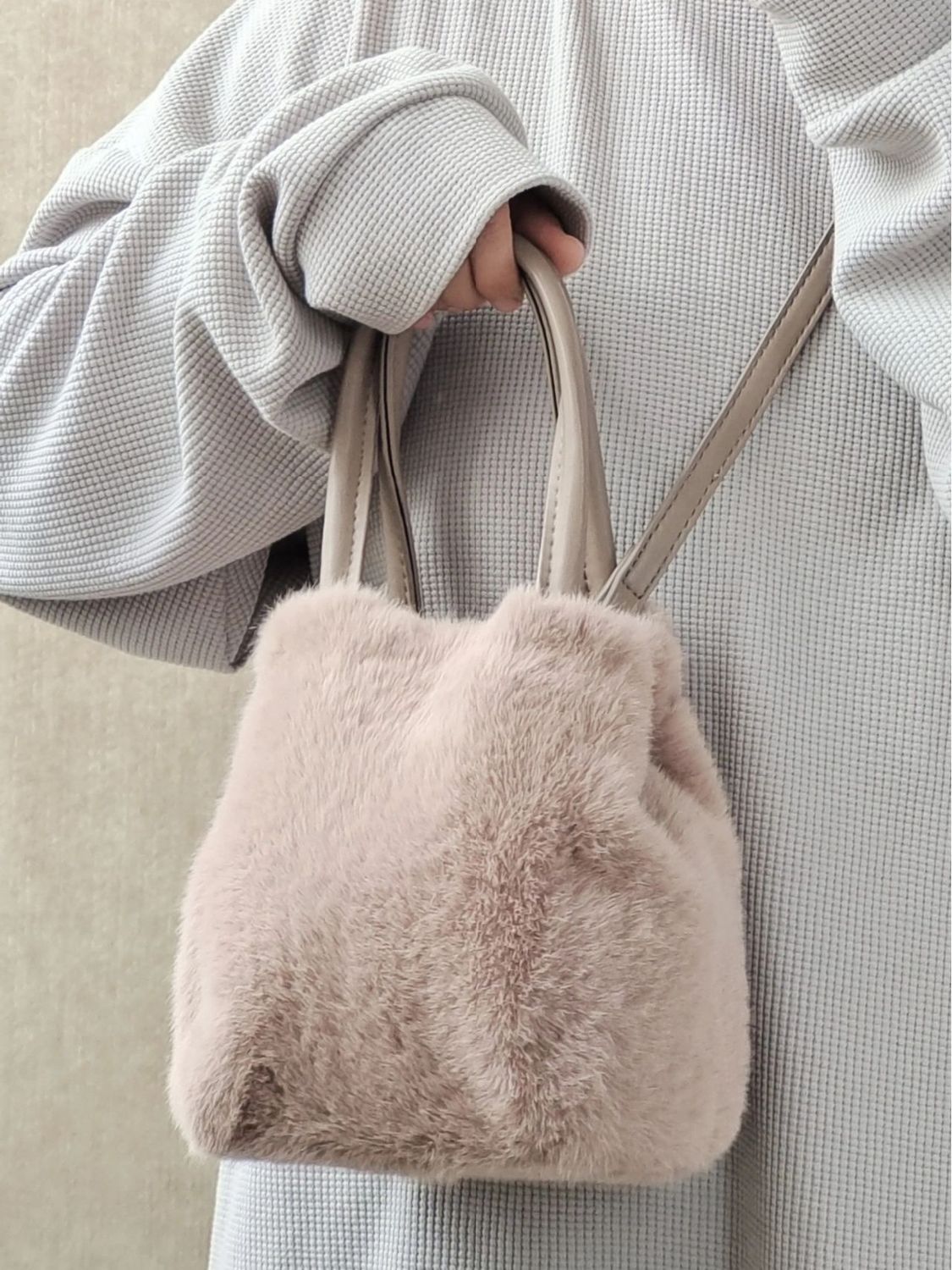 2023新款毛毛水桶包包女士韓版秋冬高級感質感小眾設計通勤手提包