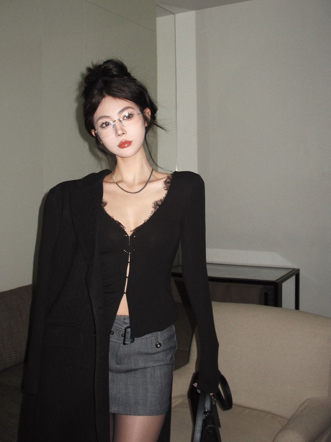 純欲蕾絲拼接修身v領長袖內搭t恤女裝冬季新款顯瘦短款打底衫上衣
