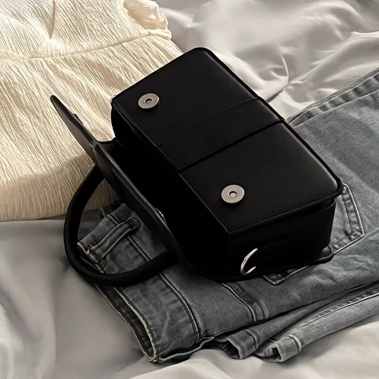 Korean blogger's same style solid color textured small bag women's light luxury niche design mobile phone lipstick bag hand-held crossbody bag