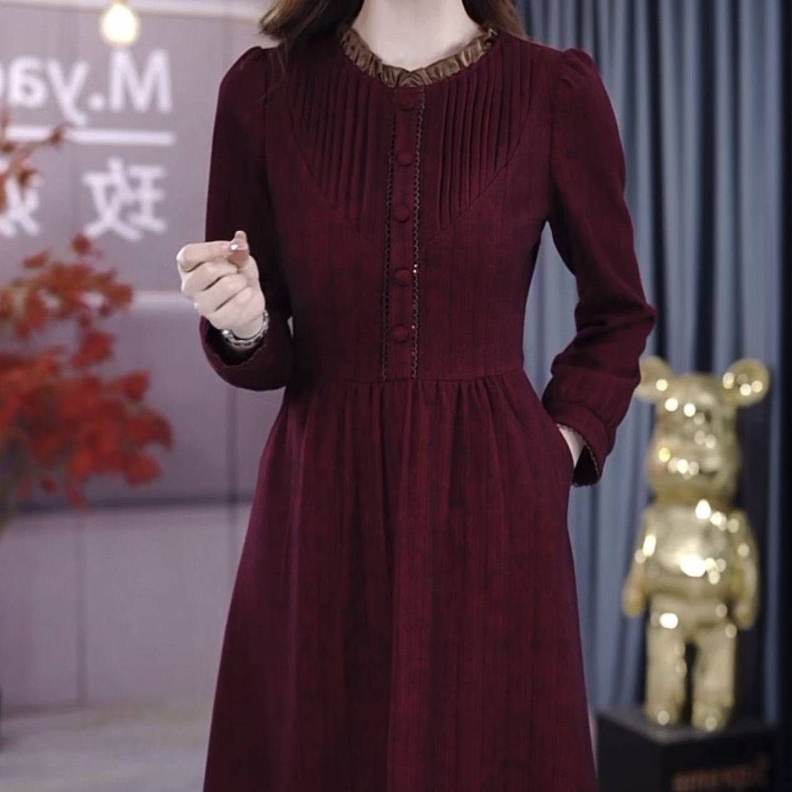時尚中長款加厚磨毛連衣裙2024春季新款長袖女高檔顯瘦木耳邊裙子