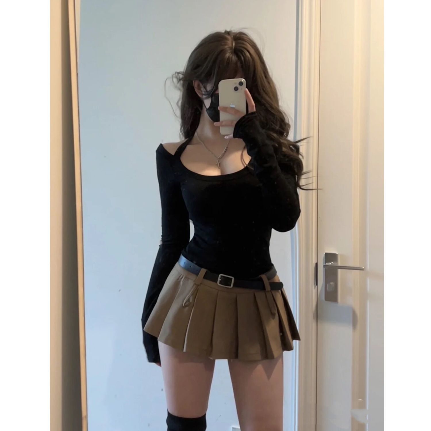 黑色長袖t恤女早秋季設計感掛脖修身顯瘦短款純欲辣妹小個子上衣