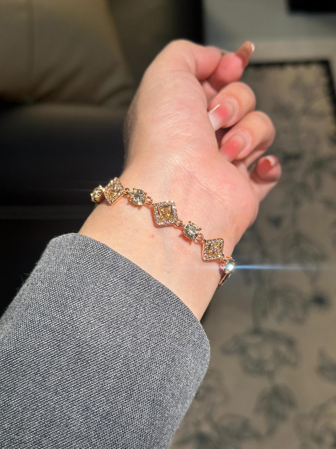 Ji Jia Lucky Muse rokassprādze Čigānu zvaigzne Butterfly Mīlestības zieds Kristāla kvadrāts Dimanta Gaišs Luksusa apģērbs sievai Valentīna dienas dāvana_voghion.com
